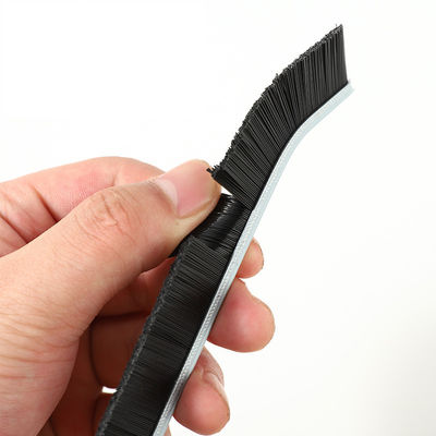 Spazzola di pulizia di crepe nera a sottile sfiato per pulire in profondità gli angoli difficili da raggiungere
