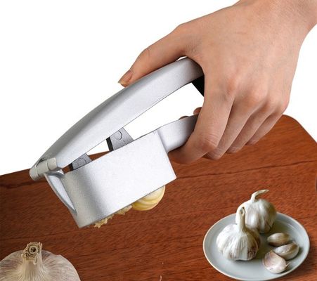 Campione gratuito 2 in 1 Manuale Pressa all'aglio Minceur Cucina Trituratore di aglio Trituratore Portatile Aglio Triturazione Macinatore Macinatore Strumenti per ortaggi