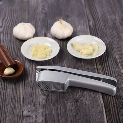 Campione gratuito 2 in 1 Manuale Pressa all'aglio Minceur Cucina Trituratore di aglio Trituratore Portatile Aglio Triturazione Macinatore Macinatore Strumenti per ortaggi