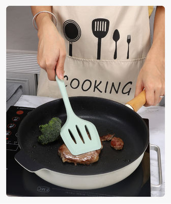 995G Set di utensili da cucina in gel di silicio con maniglia di legno e secchio di cartone di taglio