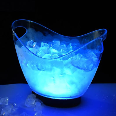 Contenitore di birra di plastica grande con maniglie e illuminazione a LED