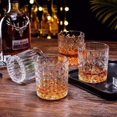 Tazza di tequila al whisky da 300 ml con vetri di diamanti Max e un exquisit tumbler
