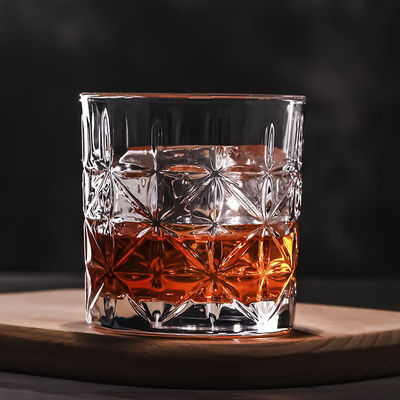 Tazza di tequila al whisky da 300 ml con vetri di diamanti Max e un exquisit tumbler