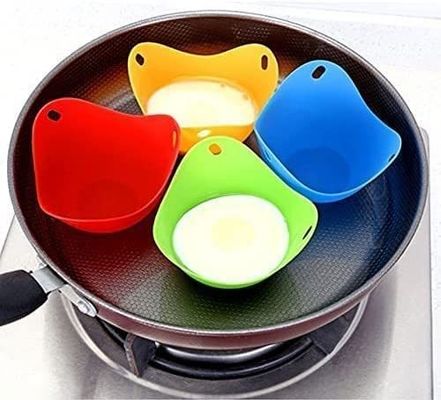 Logo personalizzato Tazze da cacciatore di uova in silicone a microonde per uova perfezionate di 9 cm di diametro