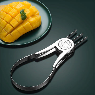 Strumento da cucina in acciaio inossidabile per scavare i frutti in modo sostenibile e rimuovere i semi di mango